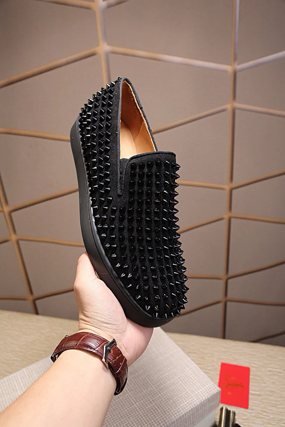 Men's shoes💰: 460💰christian louboutin (CL red sole shoes) counter nail series, high-top casual sneakers for couples📢 📢 📢 Exclusive hot style release🎈🎈💪Movable latex feet👻Finished outsole line [Proud]😝Female 35-40#Male 38#-46, global supply😝 [Top version]: Original imported cowhide upper, top original leather lining, original molded TPU outsole, original 1:1 detail processing, original shoe last.